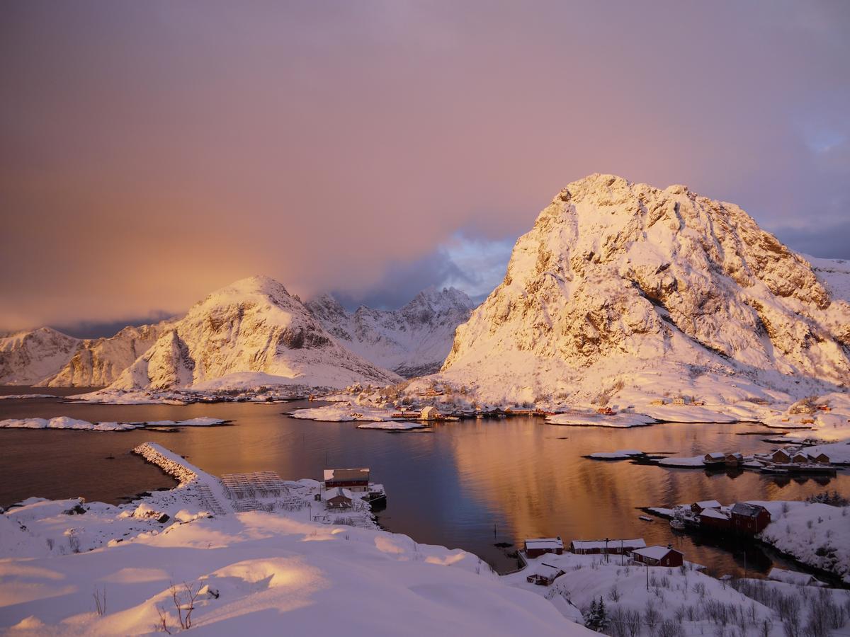 Lofoten Planet Basecamp Villa Sørvågen Bagian luar foto